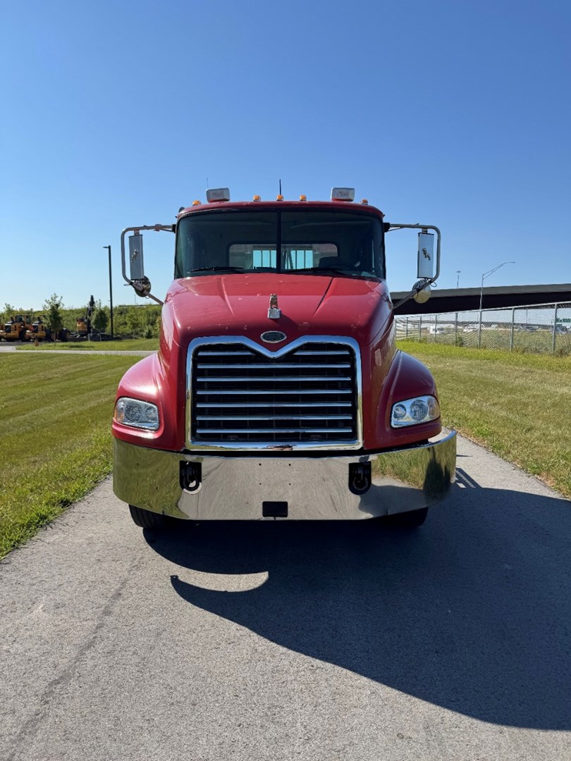 2007 MACK CXN613 - USED TRUCKS DAY CAB - image 2